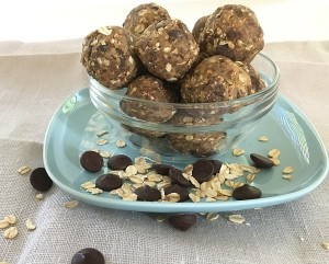 Choco-Oat Cookie Dough Energy Balls